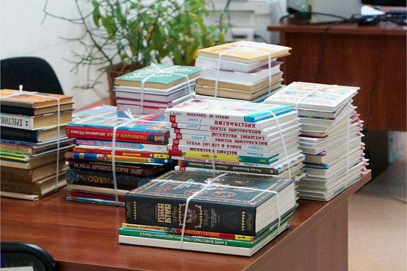Краснодарский край передаст семь тысяч учебников школам Харьковской области