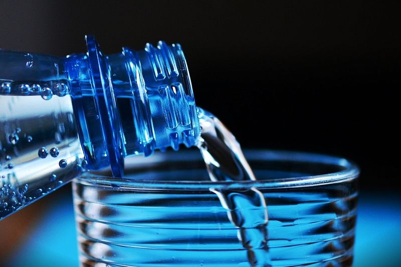 Диетолог рассказала, почему так важно пить воду зимой