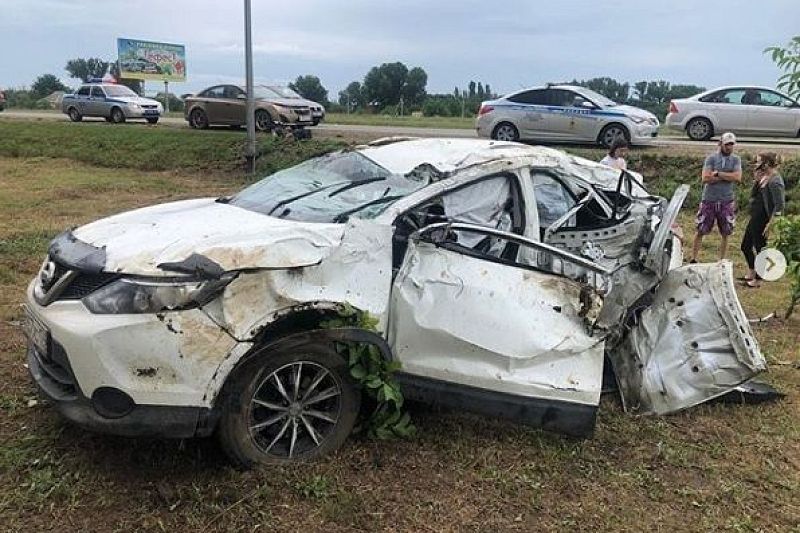 В Краснодарском крае водитель иномарки уснул за рулем и попал в аварию. Пострадал 8-летний пассажир