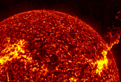 Двойная мощная вспышка произошла на Солнце: активная область скоро окажется в зоне фронтальных ударов по Земле