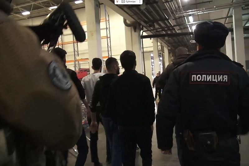 Мигрантов-нелегалов задержали в сортировочных центрах маркетплейсов в Краснодаре