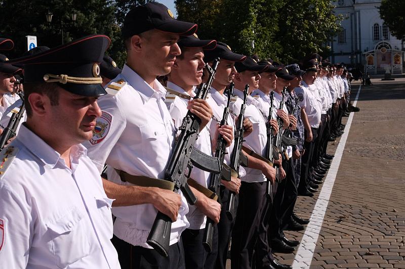 В Краснодаре молодые сотрудники полиции приняли присягу 