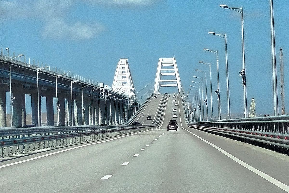 Более 850 автомобилей стоят в очереди у Крымского моста 