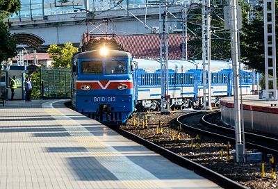 Поезд Симферополь – Адлер будет курсировать до конца года