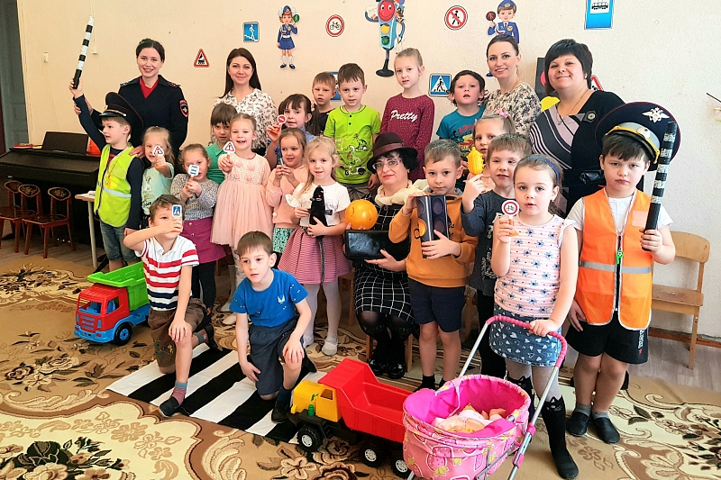 В Краснодарском крае автоинспекторы напомнили детям о правилах безопасности