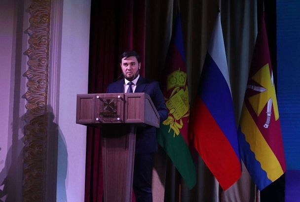 Вице-губернатор Александр Топалов принял участие в открытой сессии Совета Динского района