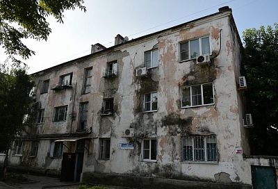 Самый большой аварийный дом начали расселять в Краснодаре