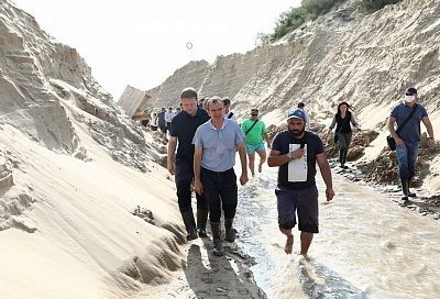 Губернатор Кубани Вениамин Кондратьев поручил внести в генпланы прибрежных городов каналы для отвода воды при подтоплениях