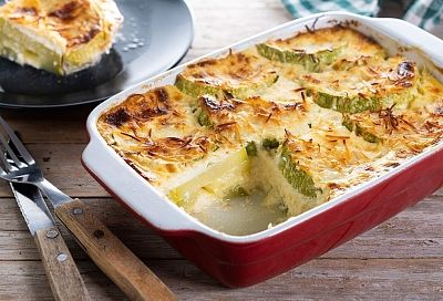 Разлетается за минуты: простая летняя запеканка из кабачков и капусты