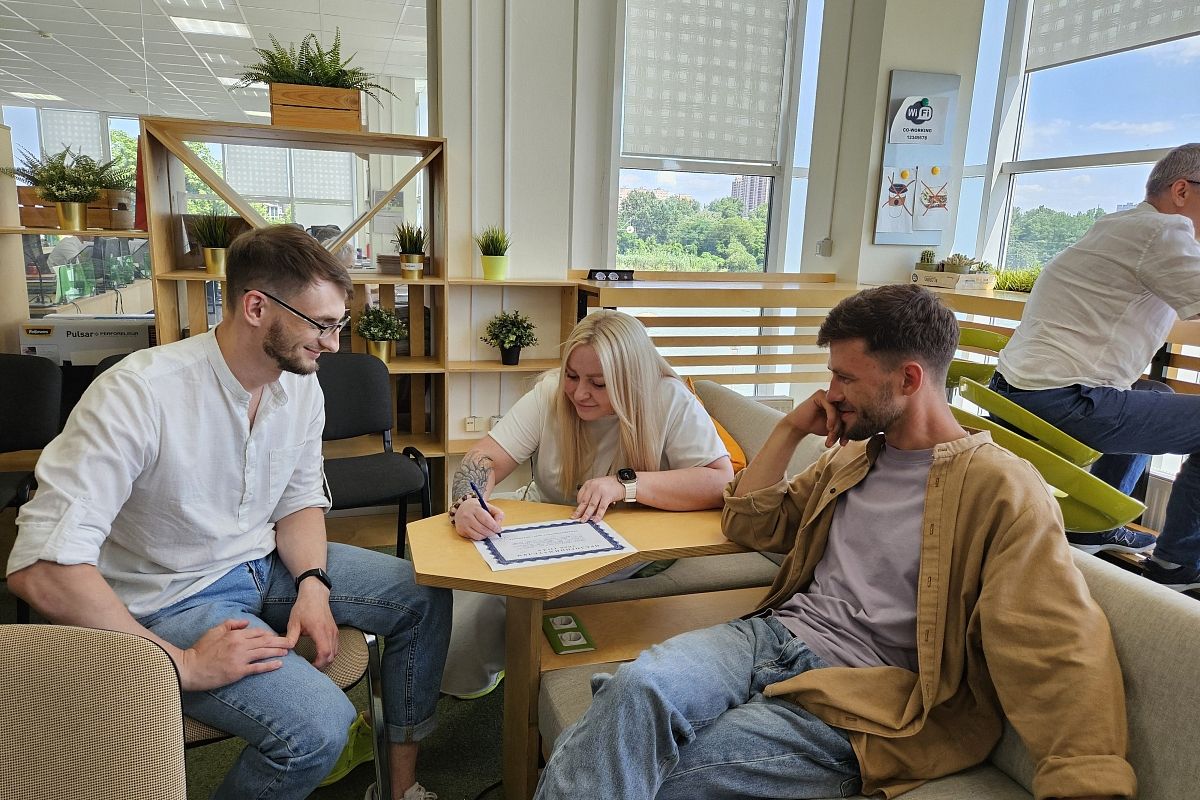 В Краснодаре работает государственный коворкинг для предпринимателей. Здесь не только бесплатное рабочее место, но и возможность обучения, консультаций и коллабораций. 