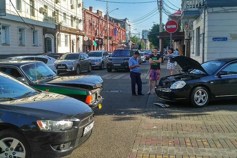 20 июня. ДТП на пересечении улиц Красноармейской и Чапаева в Краснодаре.