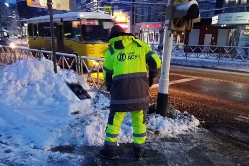 На трассах Краснодарского края работают почти 300 единиц снегоуборочной техники