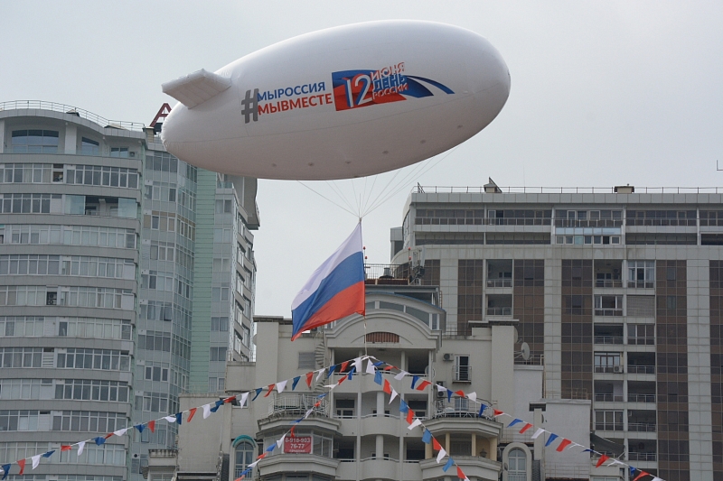 В Сочи в День России запустили шестиметровый аэростат 