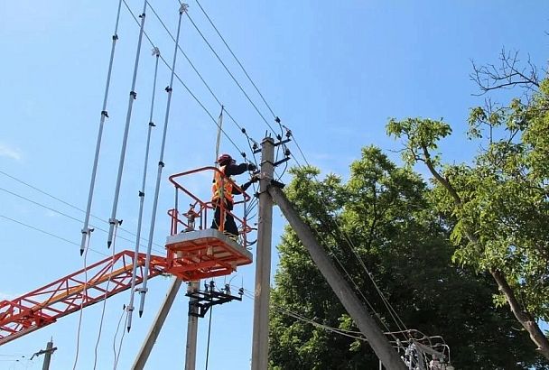 В Кореновске с начала года выполнили техобслуживание и ремонт более 280 км линий электропередачи