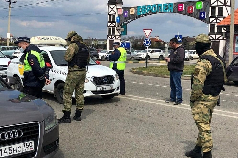 Более 600 автомобилям без пропусков не разрешили въехать в Краснодар