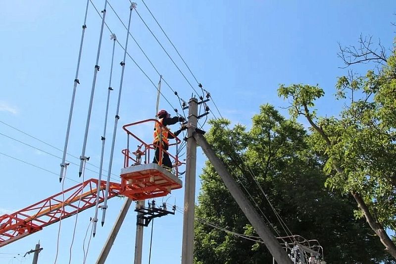 В Кореновске с начала года выполнили техобслуживание и ремонт более 280 км линий электропередачи
