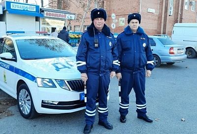 В Каневском районе сотрудники ДПС помогли водителю спасти его дочь с сердечным приступом