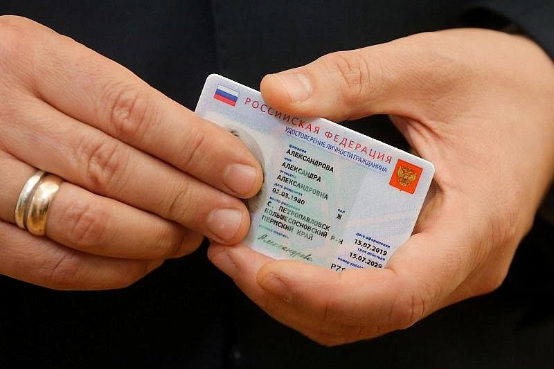 В правительстве рассказали о порядке замены бумажных паспортов электронными 