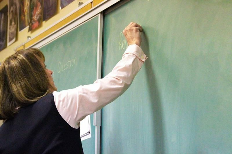 В Краснодарском крае выбрали 47 учителей, которые получат по 200 тысяч рублей