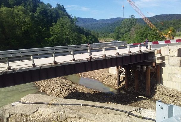 В Туапсинском районе до конца августа отремонтируют автомобильный мост через реку Пшенахо