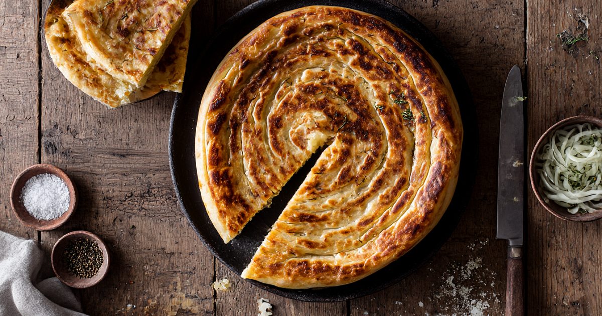 Котлама с луком: тонкая хрустящая лепёшка из пяти простых продуктов