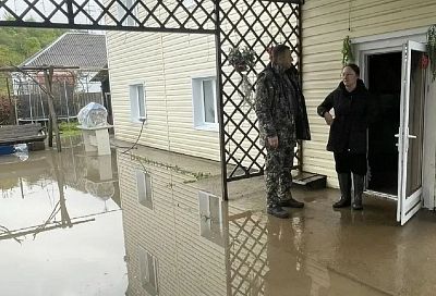 Более 20 домов и 100 дворов подтопило из-за ливней на Кубани