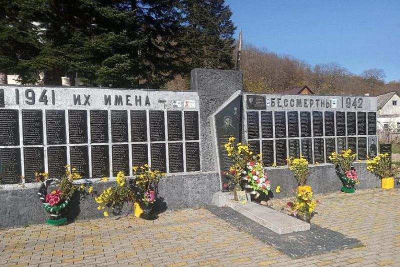 Два воинских захоронения реконструируют в Апшеронском районе