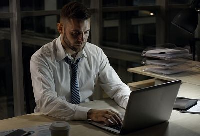 Тем, кто задерживается на работе, не доплачивают: что важно знать о своих правах