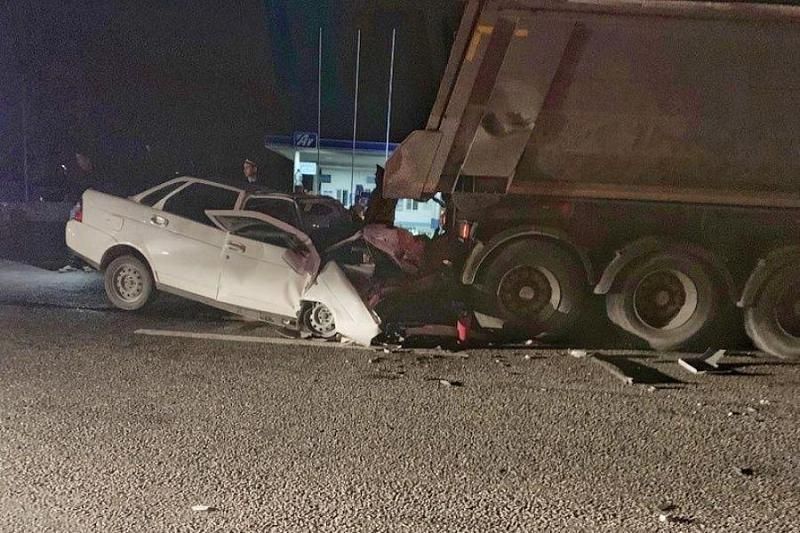 В Краснодарском крае в ДТП с грузовиком погиб 26-летний полицейский