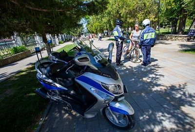 Проезд запрещен: на набережной Анапы начнут штрафовать за катание на велосипедах и электросамокатах