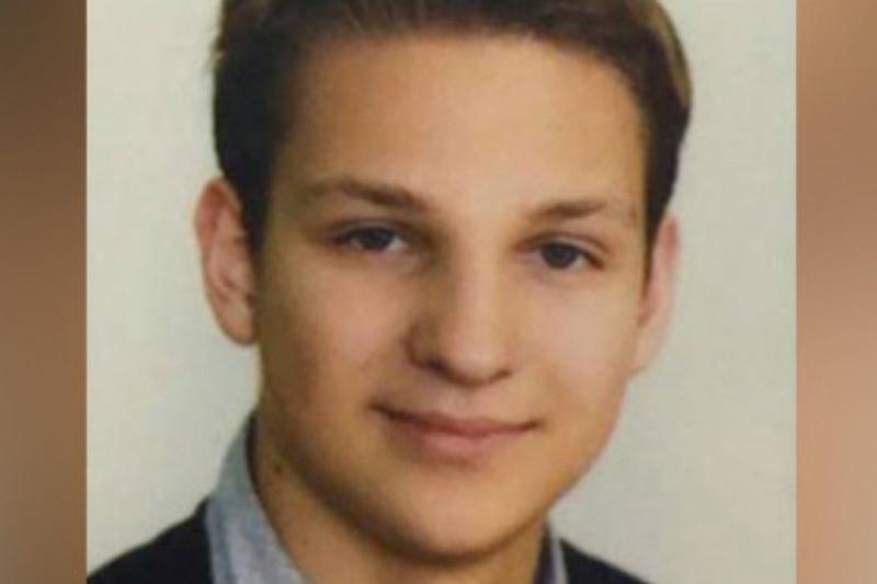 Минздрав наградил школьника, спасшего пассажира рейса Сочи-Москва