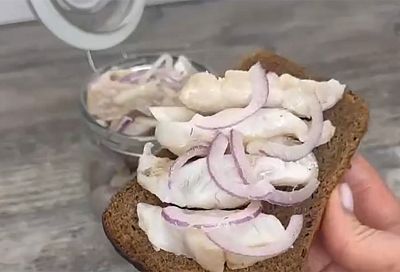 Забудете о другой маринованной рыбе: 24 часа, и улетная закуска из судака «по-астрахански» сметается со стола 