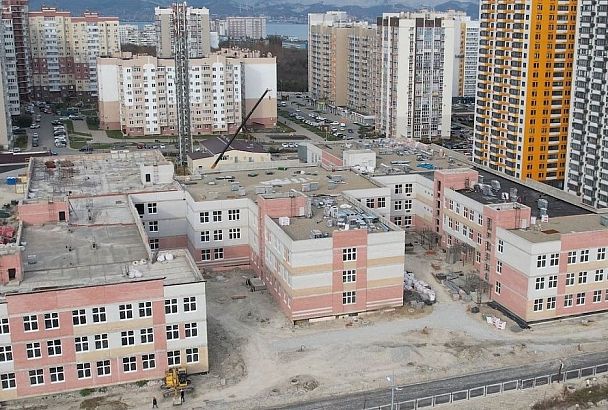 Самая большая строящаяся школа в Новороссийске готова уже на 63%