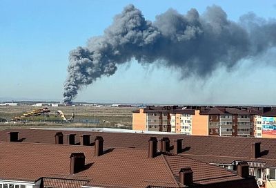 Столб дыма видели краснодарцы: строящийся склад в Адыгее выгорел на площади 1,4 тыс. квадратных метров