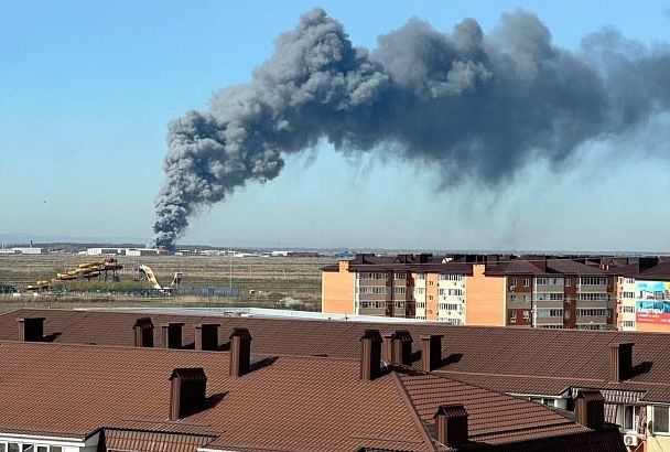 Столб дыма видели краснодарцы: строящийся склад в Адыгее выгорел на площади 1,4 тыс. квадратных метров