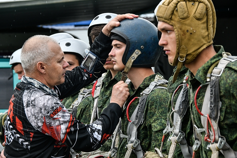 В Краснодарском спортивном парашютном авиаклубе «Южное небо» считают, что ребята отлично справились с заданием.