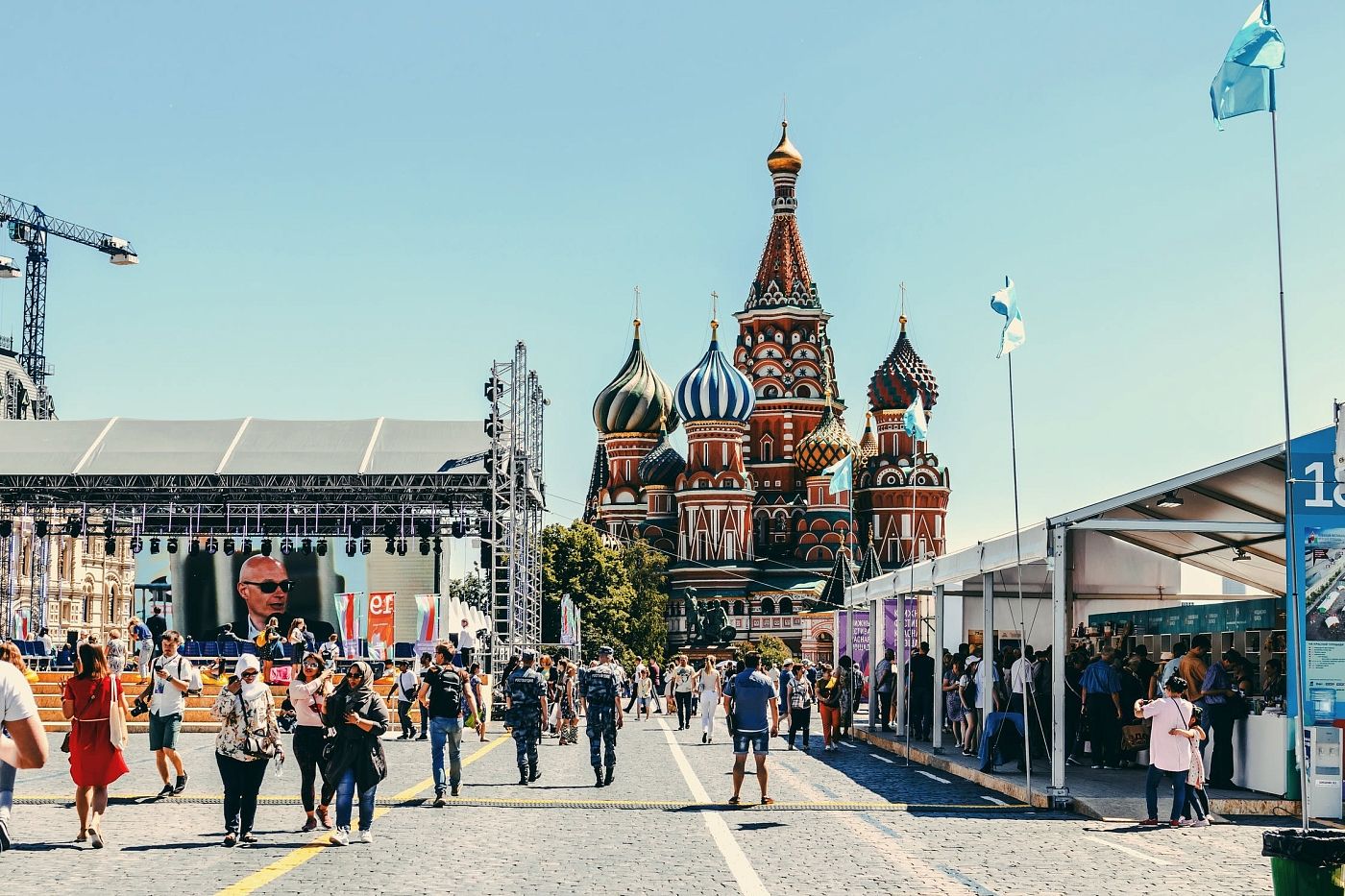 За время пандемии поток туристов в Россию упал в 24 раза