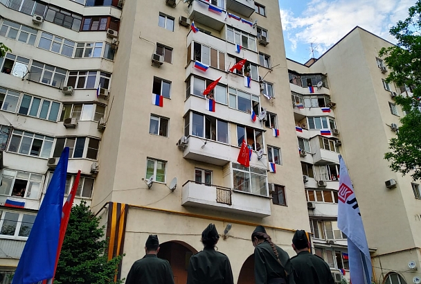 Жители Краснодара спели «День Победы»