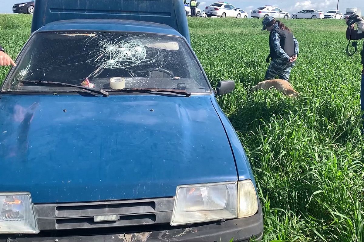 На Кубани полицейские устроили погоню со стрельбой за лихачом на ИЖе