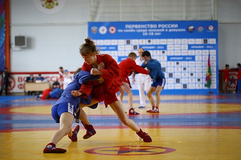 Спортсмены из Краснодарского края завоевали пять наград первенства России по самбо