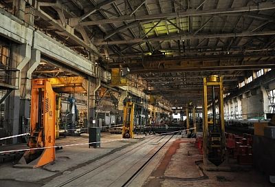 Работникам машиностроительного завода в Армавире начали выплачивать долг по зарплате