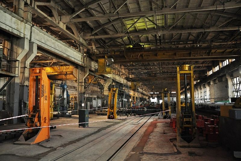 Работникам машиностроительного завода в Армавире начали выплачивать долг по зарплате