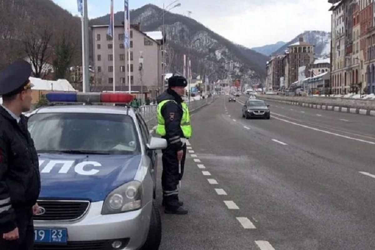 Служба эвакуации автомобилей в сочинской Красной Поляне переведена на круглосуточный режим работы