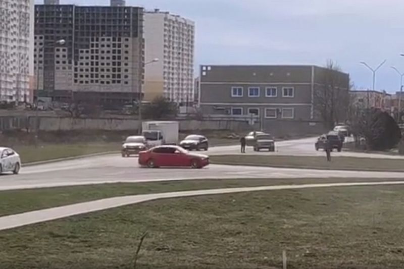 Полиция нашла устроившего дрифт водителя BMW возле жилого комплекса