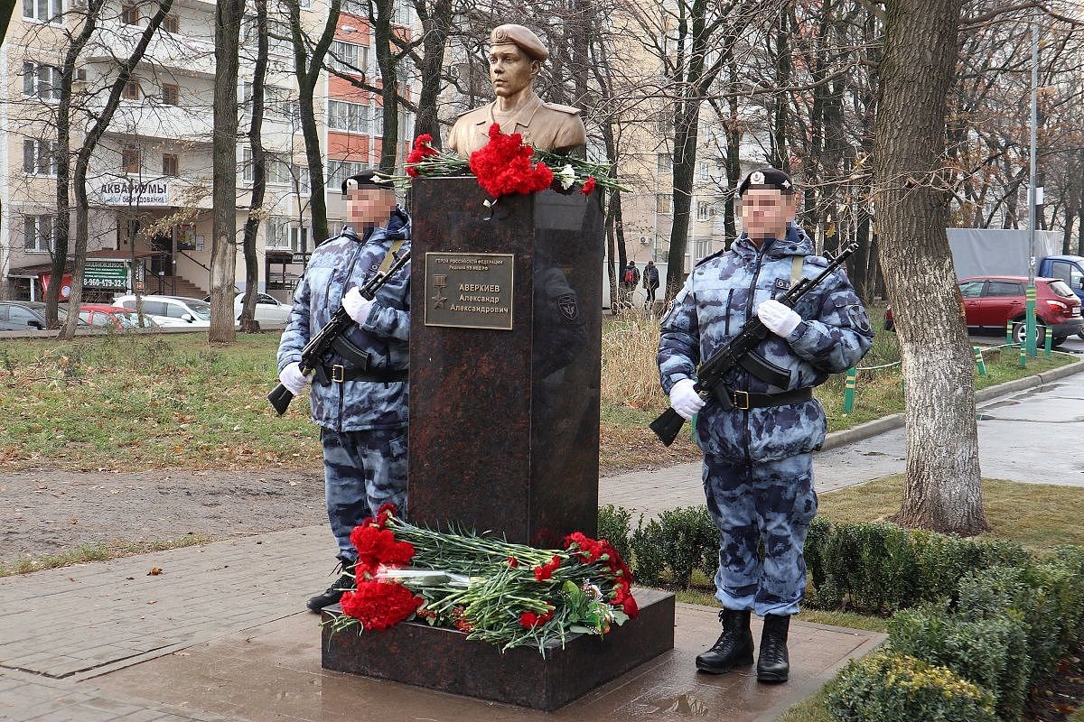 В Краснодаре открыли бюст Александра Аверкиева