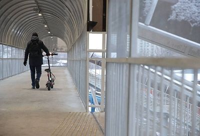 Новый надземный пешеходный переход открыли в Новознаменском жилом районе Краснодара