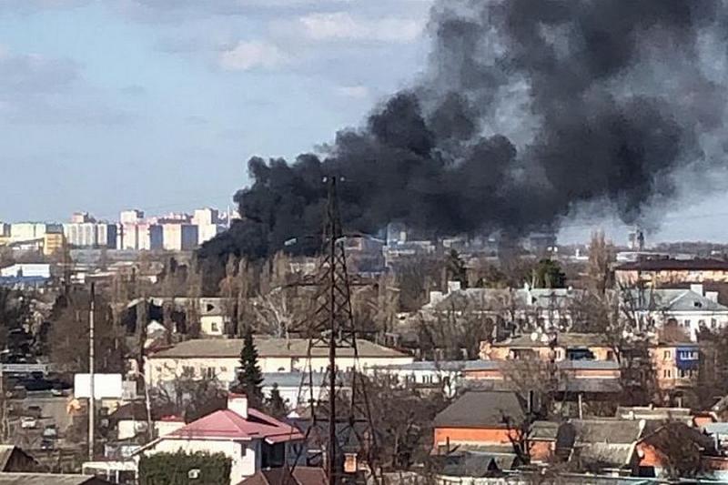 В Краснодаре горят склады на улице Онежской (видео)