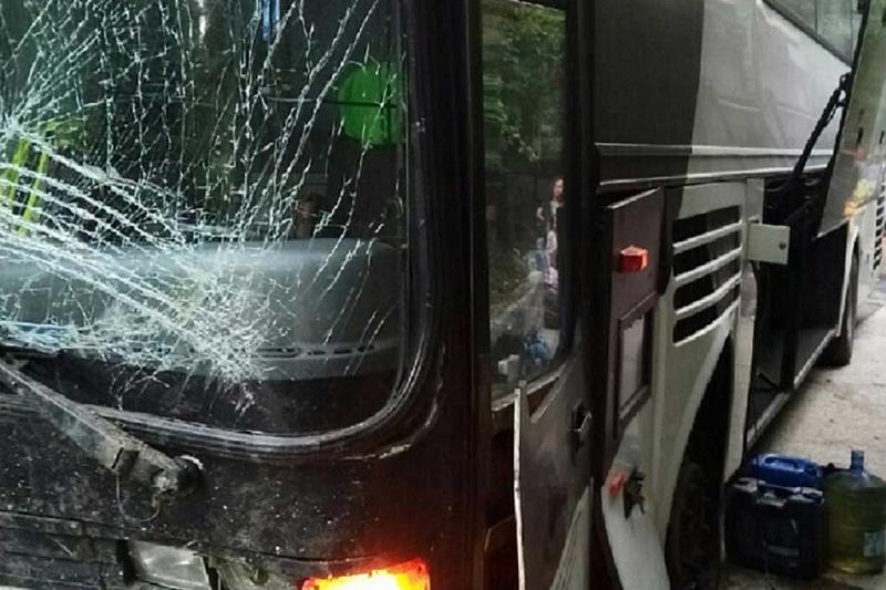 В Краснодарском крае в ДТП с рейсовым автобусом пострадали три человека
