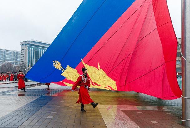 В Краснодаре отметили 100-летие флага Кубани 