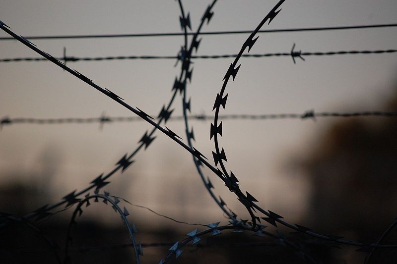 В Краснодаре пожизненно осужденному мужчине добавили 9 лет за нападение на конвой в СИЗО